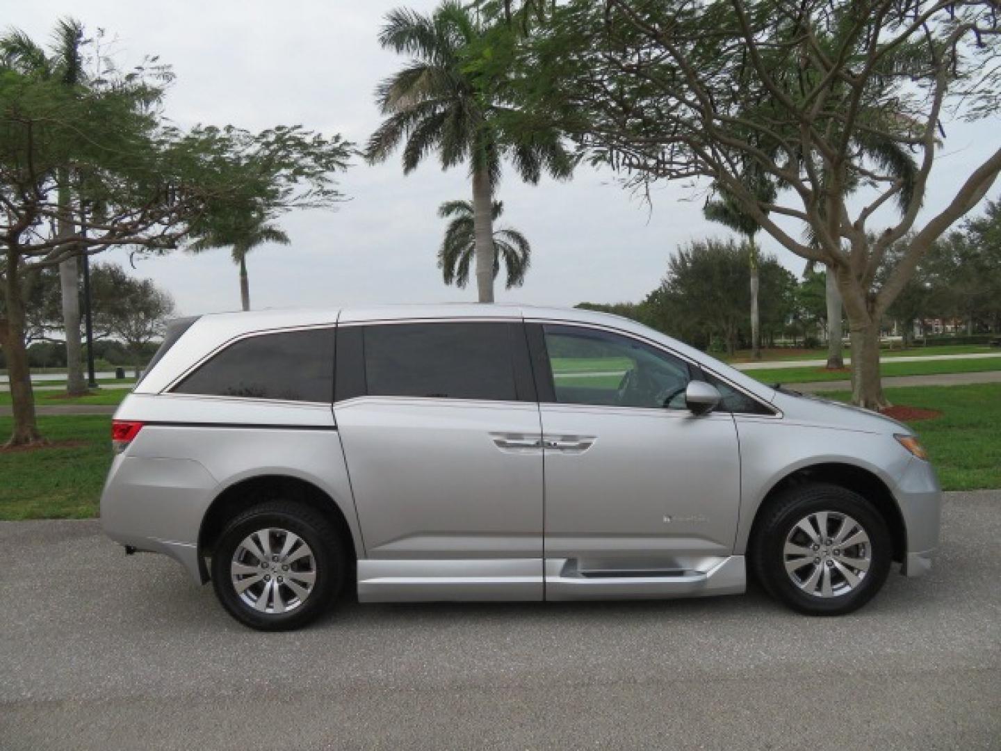 2014 Silver /GRAY Honda Odyssey EX-L (5FNRL5H68EB) with an 3.5L V6 SOHC 24V engine, 6-Speed Automatic transmission, located at 4301 Oak Circle #19, Boca Raton, FL, 33431, (954) 561-2499, 26.388861, -80.084038 - You are looking at Gorgeous Low Mileage 2014 Honda Odyssey EX-L Braunability Freedom Van Handicap Van Wheelchair Van Conversion Van with 25K Original Miles, Power Side Entry Ramp with Kneeling Van Function, Passenger Side Quick Lock System (same as ez lock), Quick Release Front Seats, Tie Down Syste - Photo#8